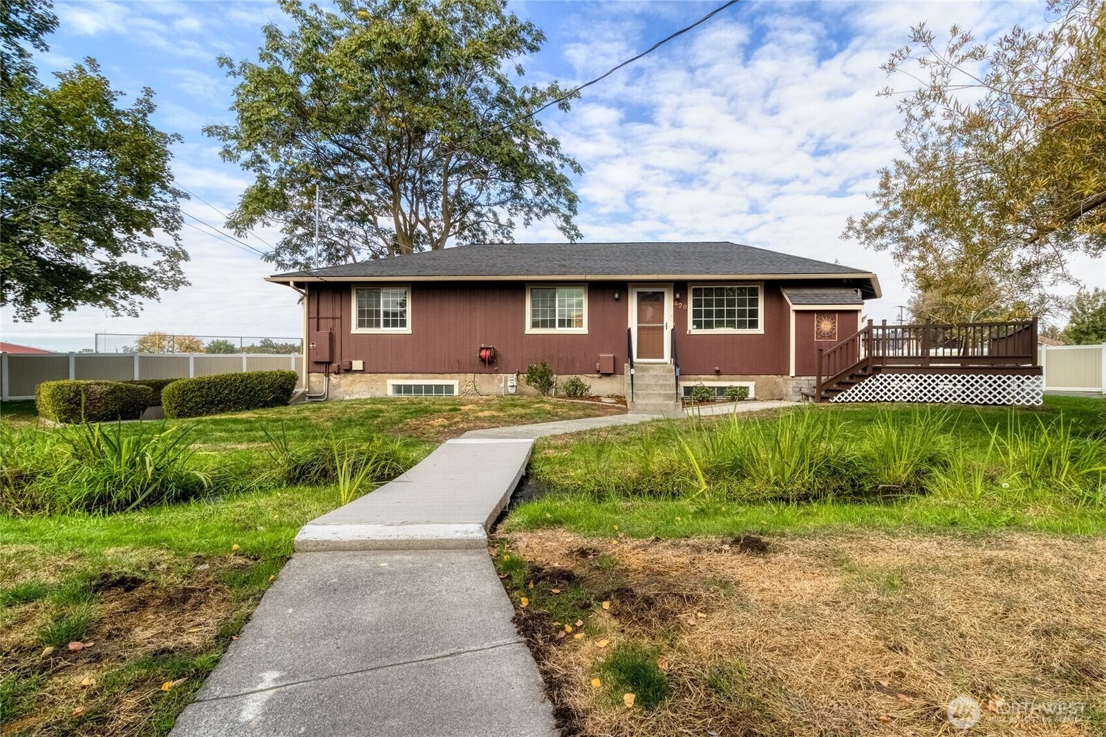 Property Photo:  428  Easy Street Street  WA 99362 