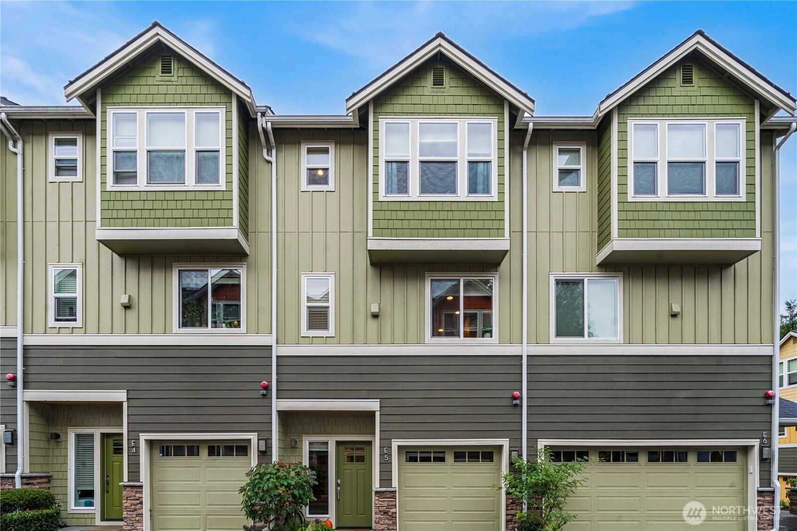 Property Photo:  23000 NE 8th E5  WA 98074 