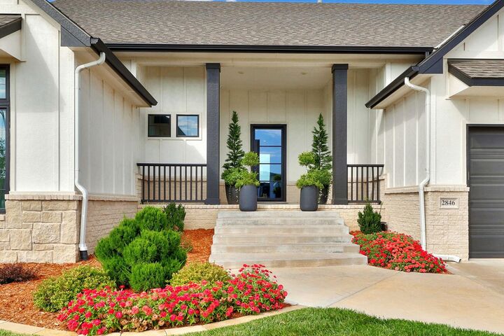 Property Photo: 2846 N Bracken Ct KS 67226