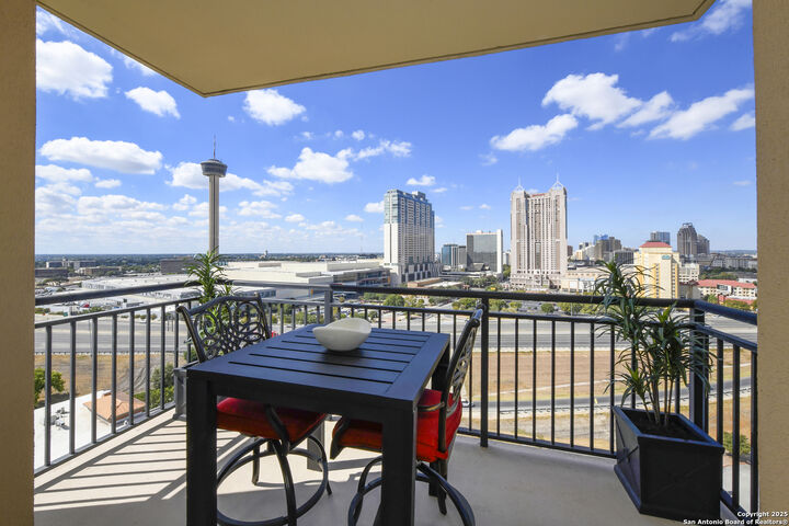 Property Photo: 215 Center Apt 1307 TX 78202