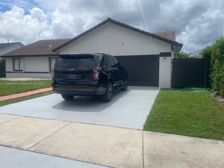 Property Photo: 14862 SW 169th Ln FL 33187