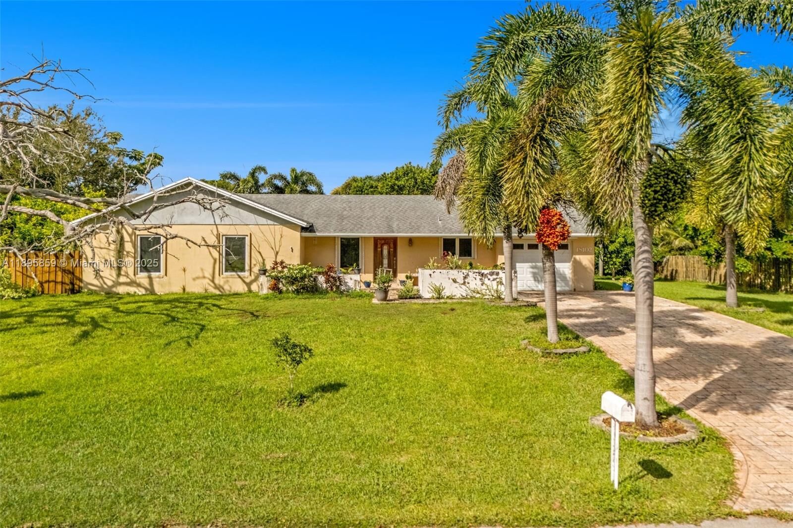 Property Photo: 18102 SW 88th Pl FL 33157