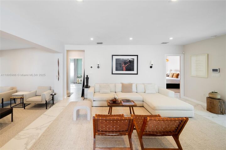 Property Photo: 531 SW 23rd Rd FL 33129