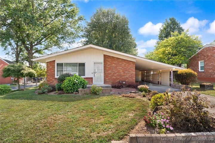 Property Photo: 1533 Cliftwood Drive IN 47129