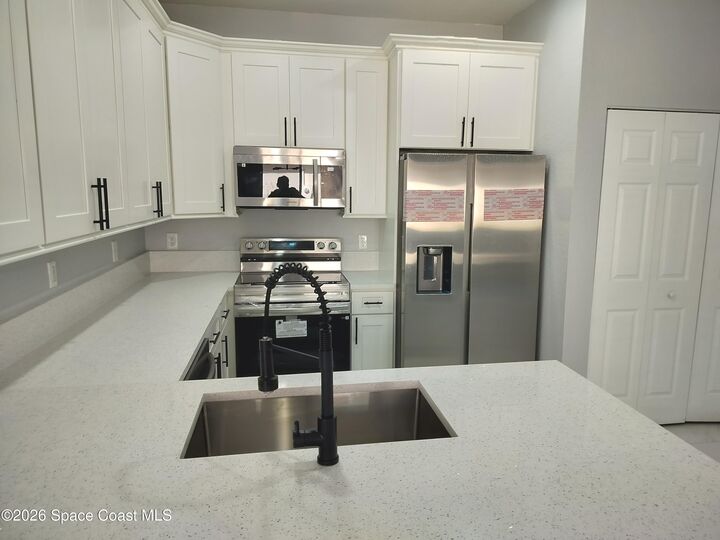 Property Photo:  826 Middleton Drive SW  FL 32962 