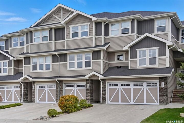 Property Photo:  560 Pringle Crescent  SK S7T 0W9 