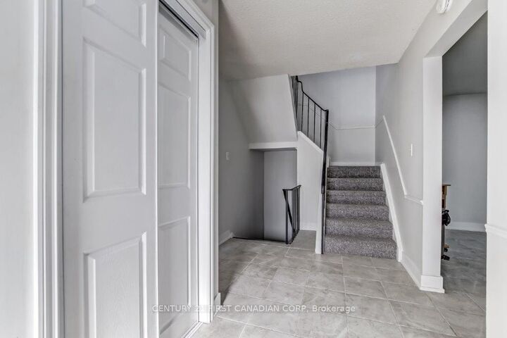 Property Photo:  590 Millbank Drive 12  ON N6E 2H2 