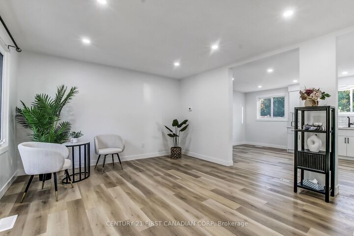 Property Photo:  59 Augusta Crescent  ON N6E 2C9