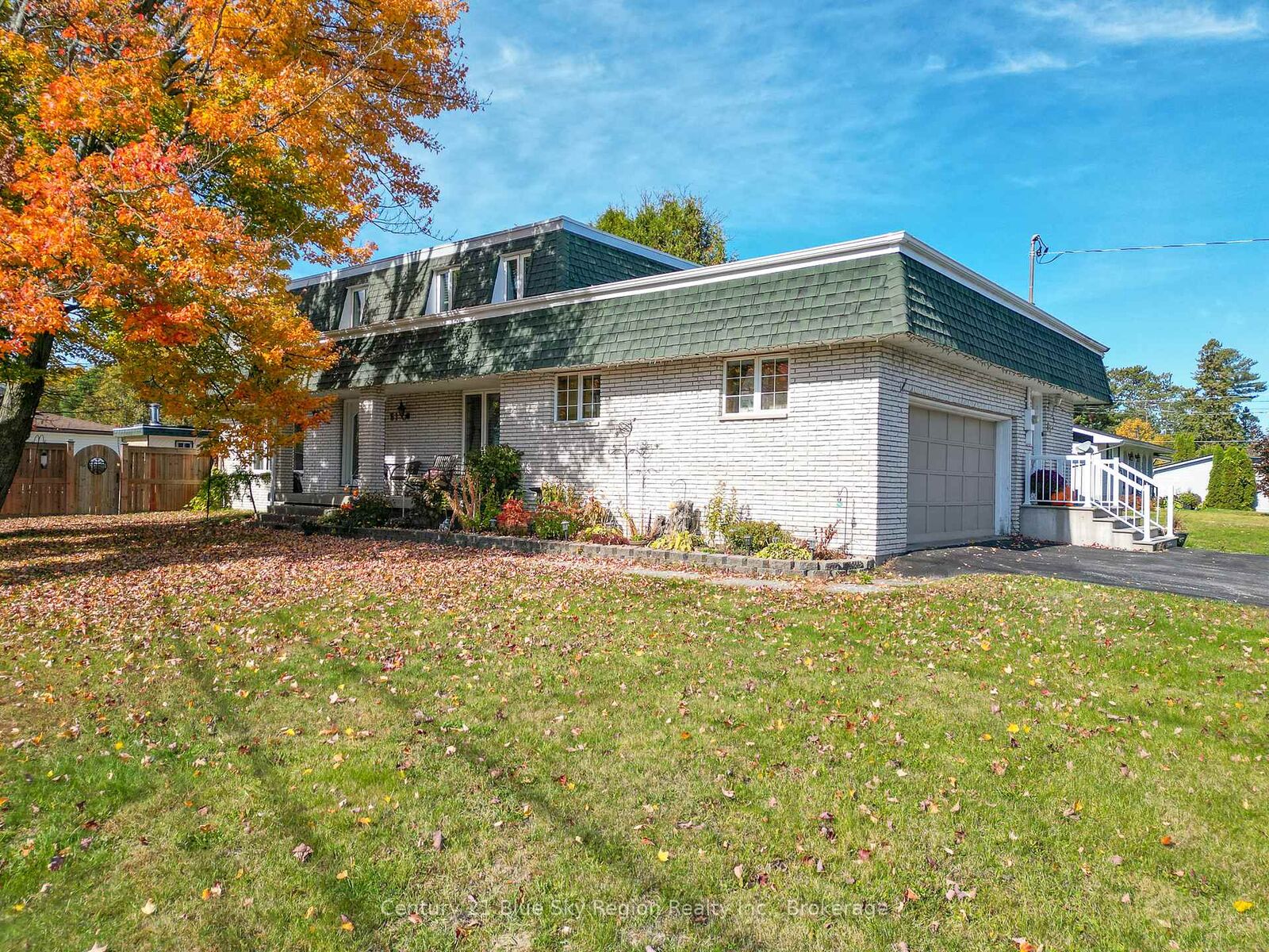 Photo de la propriété: 61 Third Street ON P2B 3A9