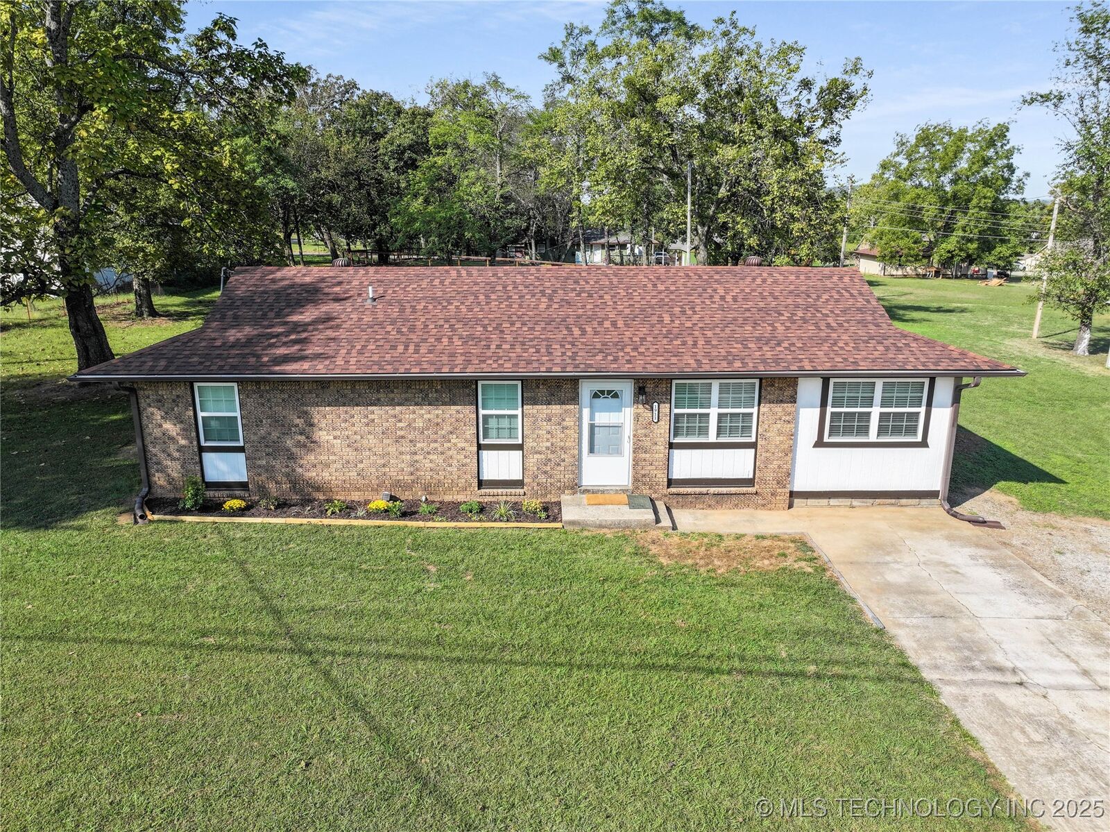 Property Photo: 1911 N Maple Street OK 74955
