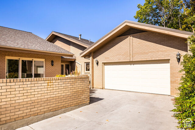 Property Photo: 822 N Grandridge Ct UT 84103