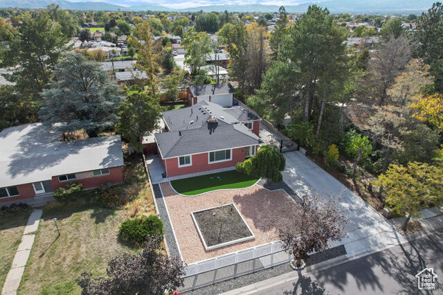 Property Photo: 182 E 6790 S UT 84047