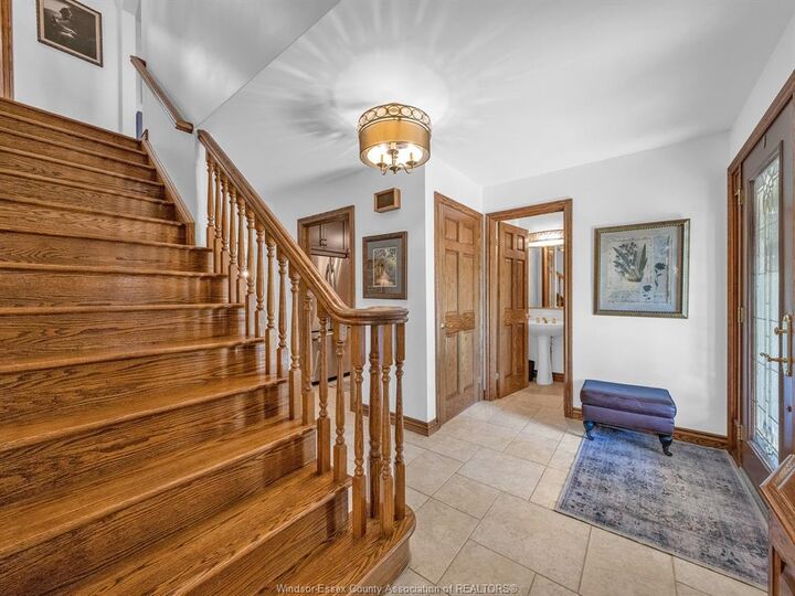 Property Photo: 512 Cambridge Court ON N8N 4B4