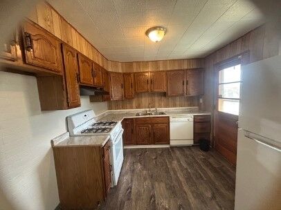 Property Photo:  922 Vankirk St 1  PA 15025 