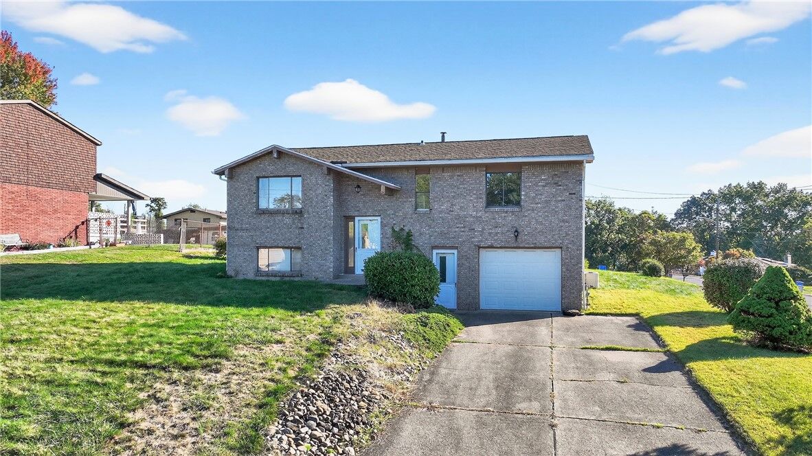 Property Photo:  223 Halsey Dr  PA 15132 