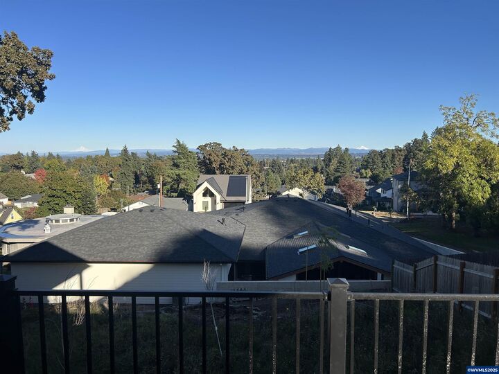 Property Photo:  3232 Granada Wy S  OR 97302