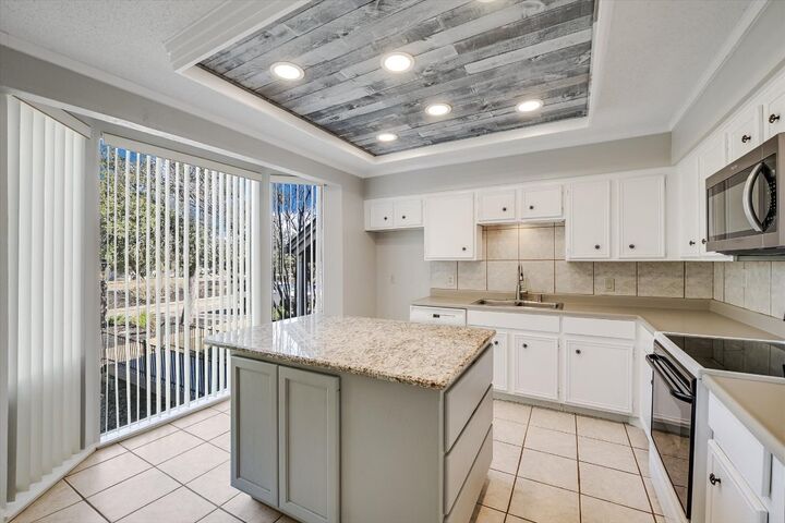 Property Photo: 115 World Of Tennis Square TX 78738