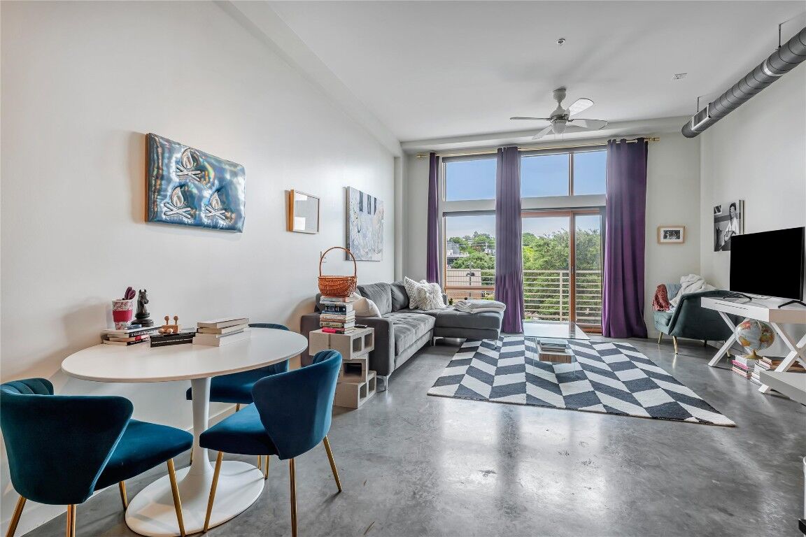 Property Photo: 2124 E 6th Street 305 TX 78702