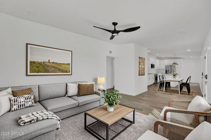 Property Photo: 14627 N 33rd Avenue AZ 85053