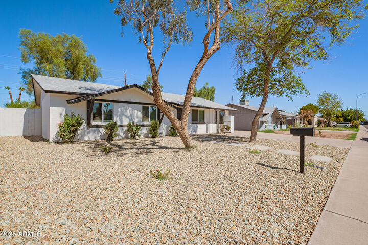 Property Photo: 628 E Papago Drive AZ 85288