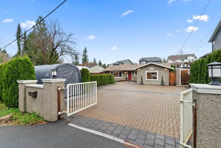 24055 Fern Crescent — photo 1