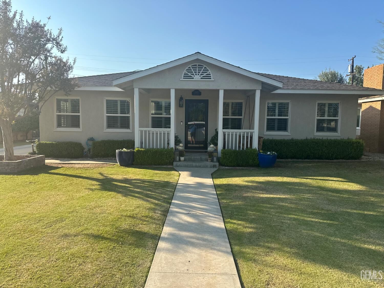 Property Photo: 2525 Bay Street CA 93301