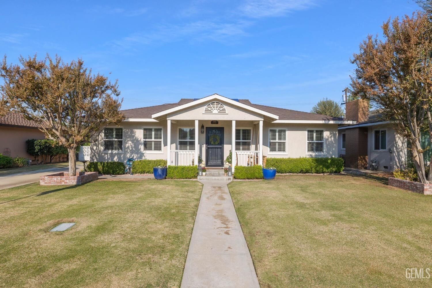 Property Photo:  2525 Bay Street  CA 93301 