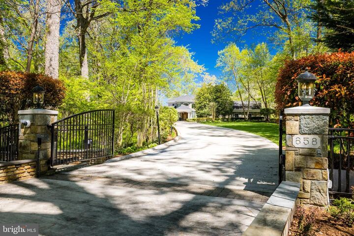 Property Photo:  658 Live Oak Drive  VA 22101 