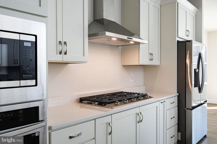 Property Photo: 43016 Debonair Terrace VA 20148