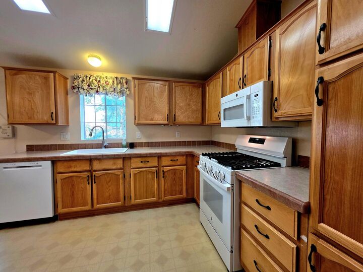 Property Photo: 835 W Overland Road AZ 85541