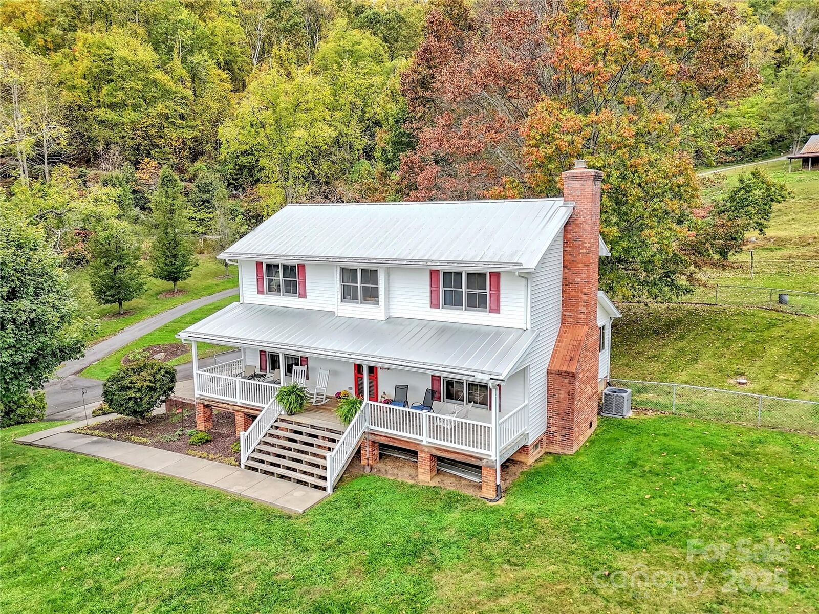 Property Photo:  580 River Point Drive  NC 28716 