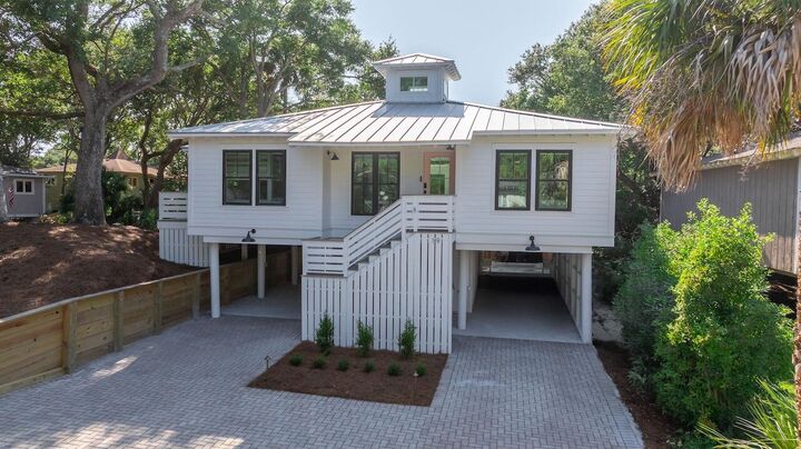 Property Photo: 19 Sandcrab Court SC 29451