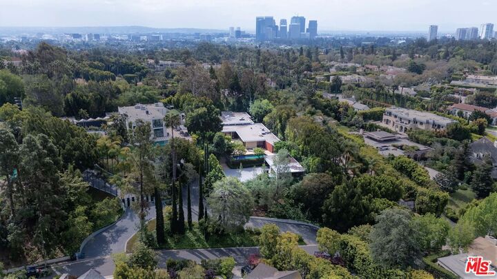 1022 Summit Dr  Beverly Hills CA 90210 photo