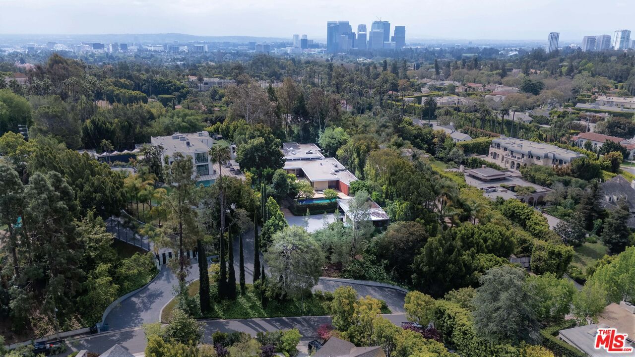 Property Photo: 1022 Summit Dr CA 90210