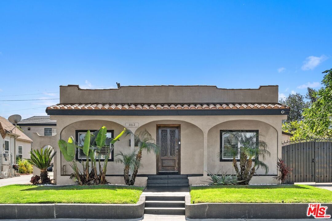 Property Photo: 3012 W 73rd St CA 90043