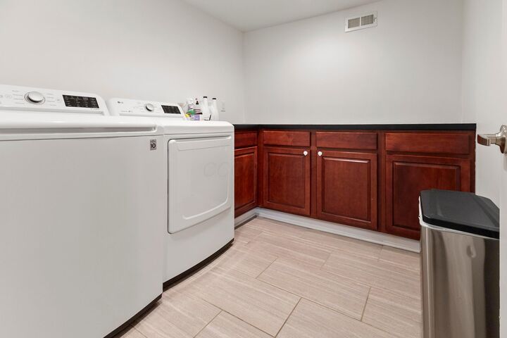 Property Photo: 2370 Zollinger Road OH 43221