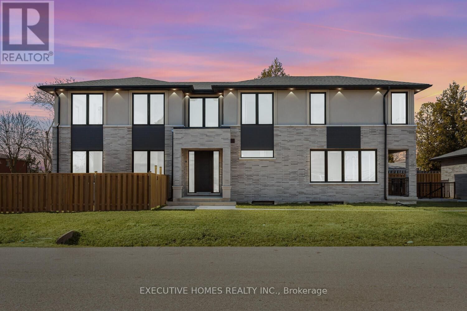 Property Photo:  797 First Street  ON L5E 1A3 