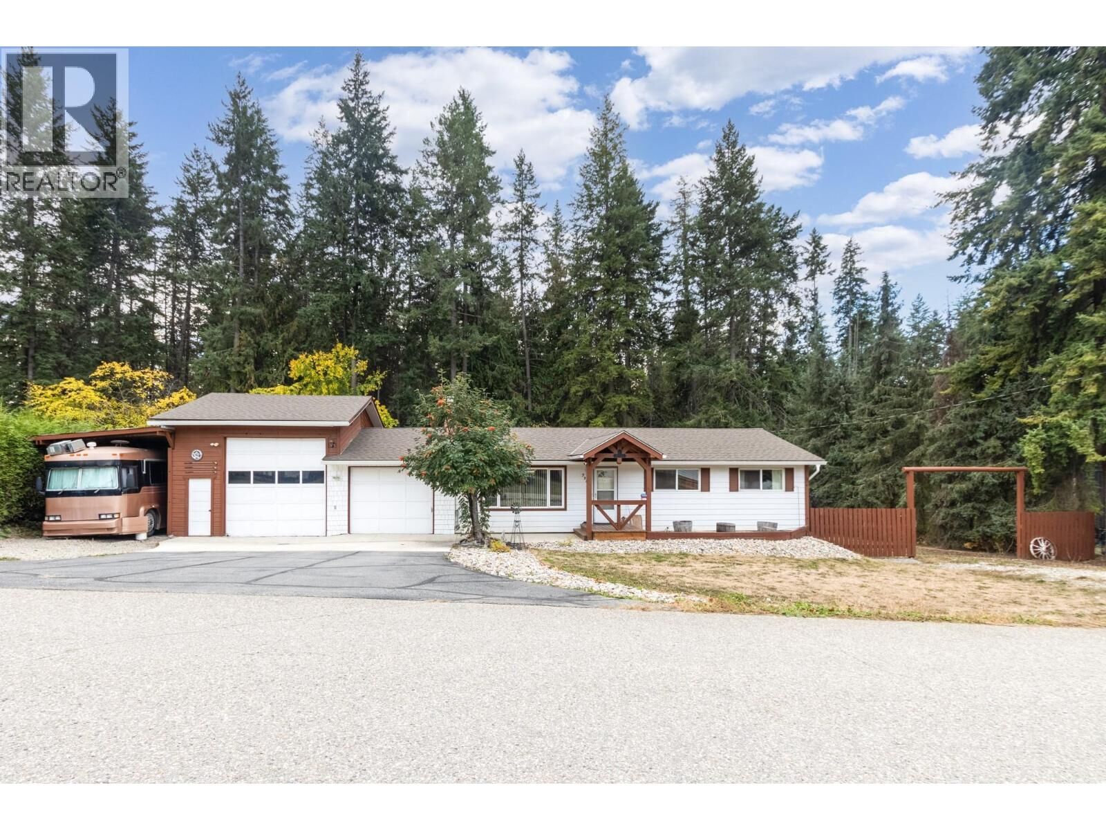 Property Photo: 3380 28 Avenue Northeast BC V1E 3G1