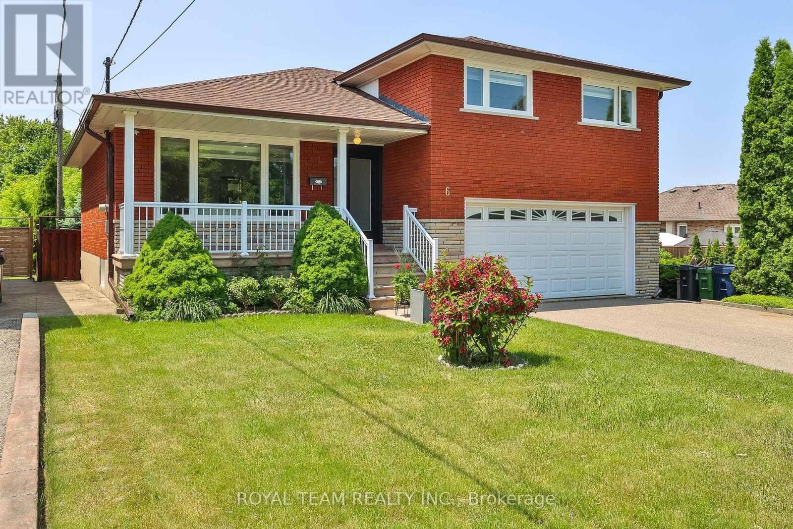 Property Photo: 6 Crioline Road ON M6L 2S3