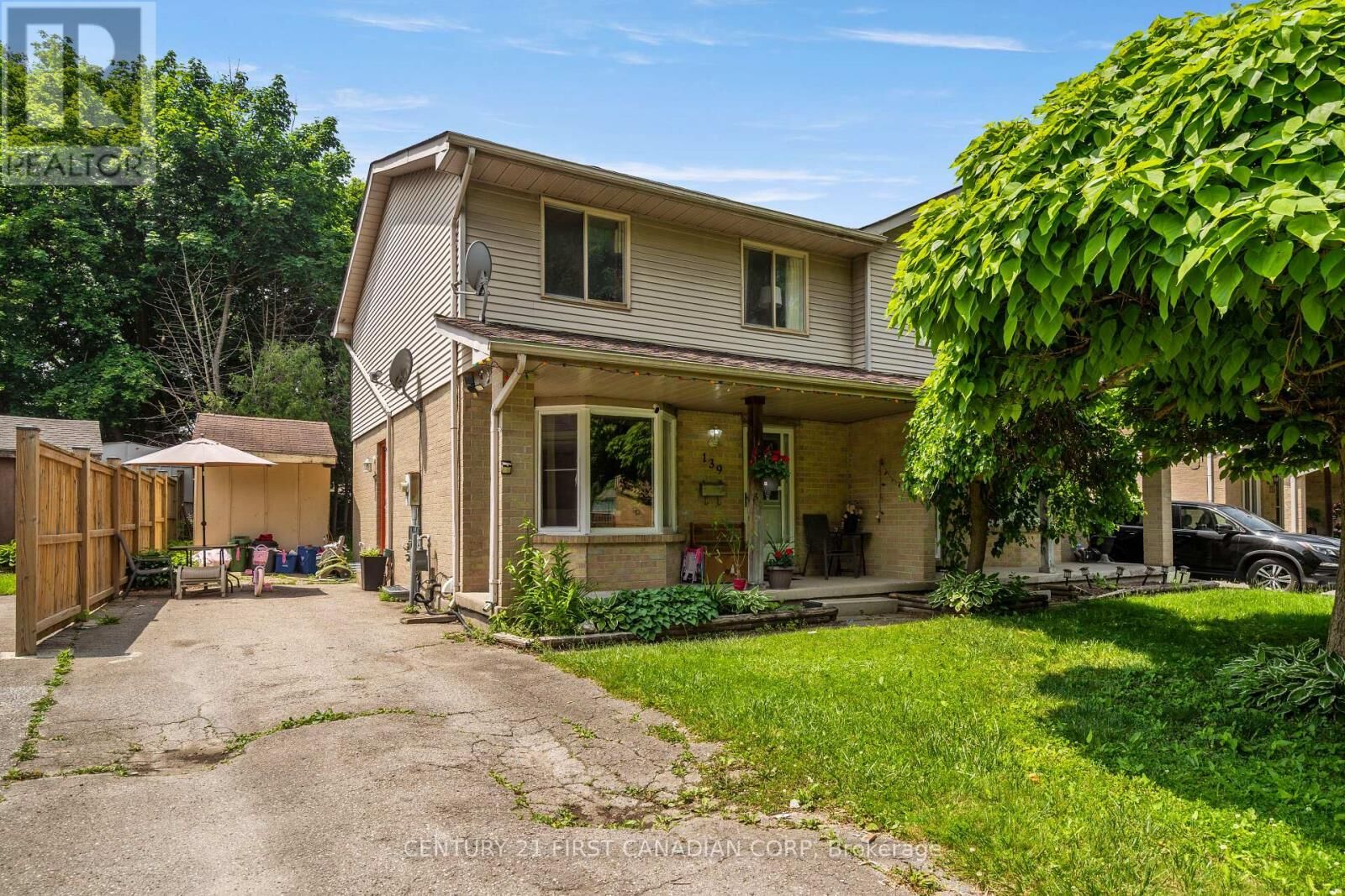Property Photo:  139 Kimberley Avenue  ON N5Z 4Z2 