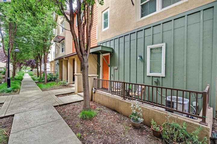 Property Photo: 589 Staley Ave CA 94541