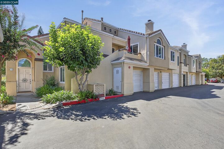 Property Photo: 6958 Gregorich Dr G CA 95138