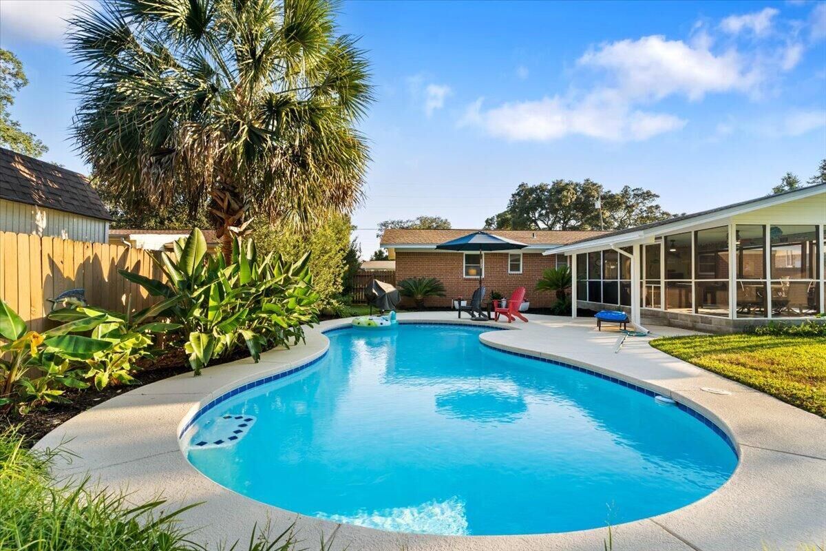 Property Photo: 619 Spencer Drive FL 32547