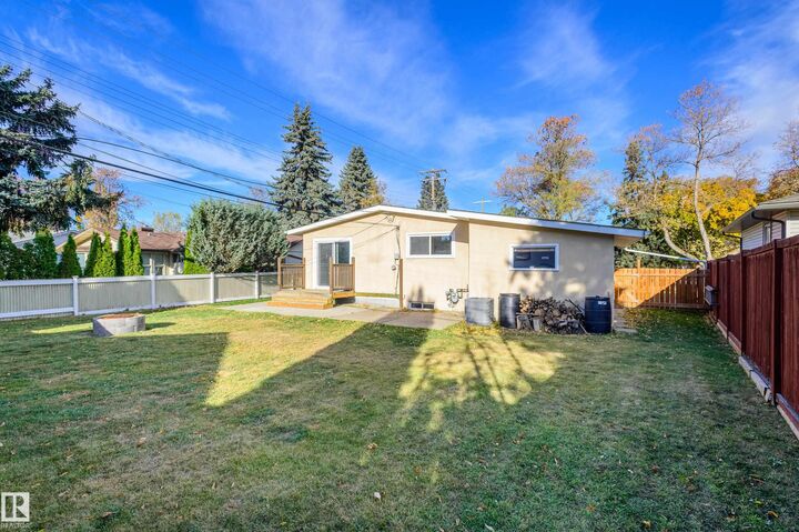 Property Photo:  20 Grandville Avenue  AB T8N 0T4 