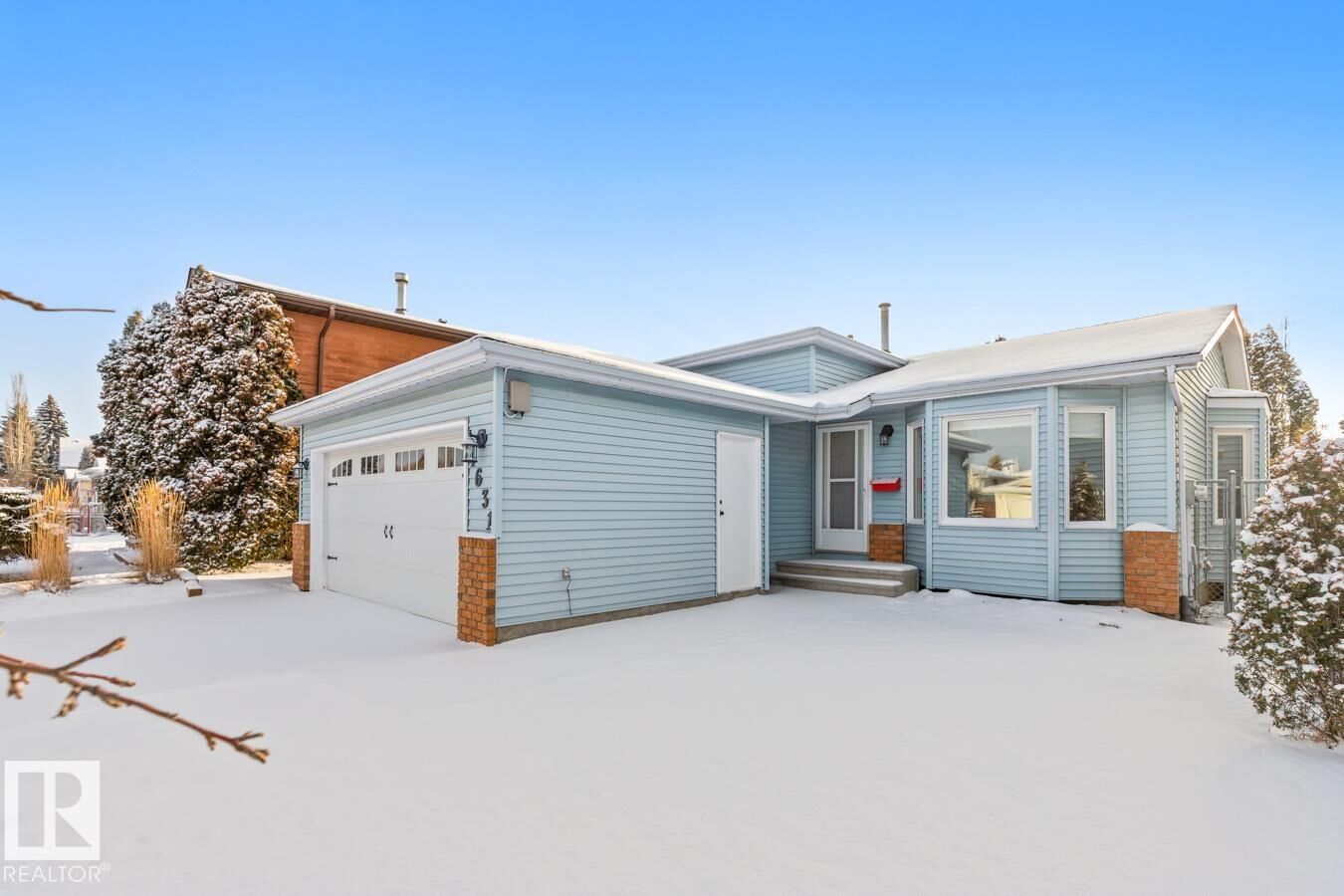 Photo de la propriété: 4631 10 Avenue NW AB T6L 4S2