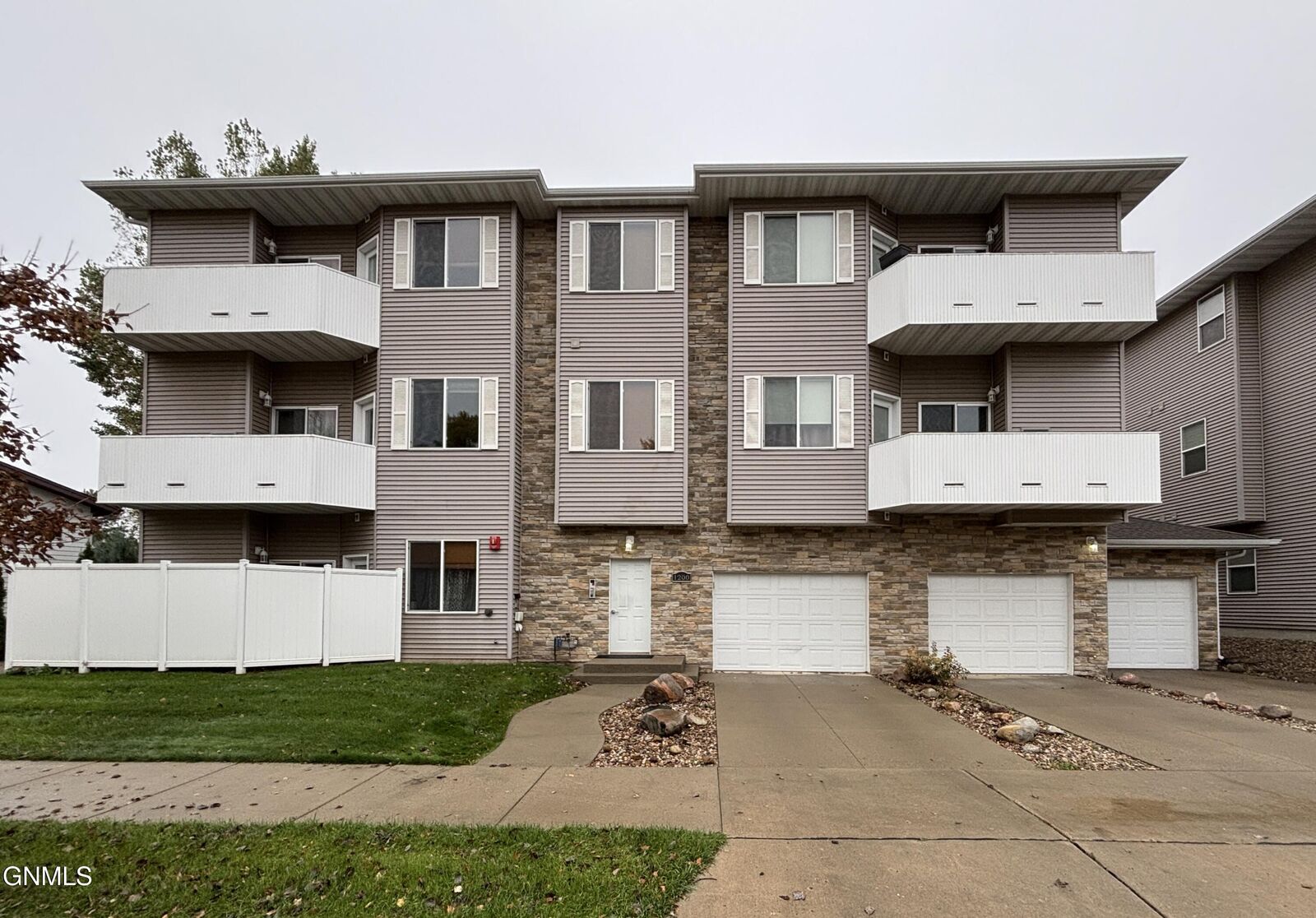 Property Photo: 1200 W Owens Avenue 3 ND 58501