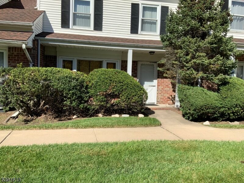 Property Photo: 37 Wareham Ct NJ 07076