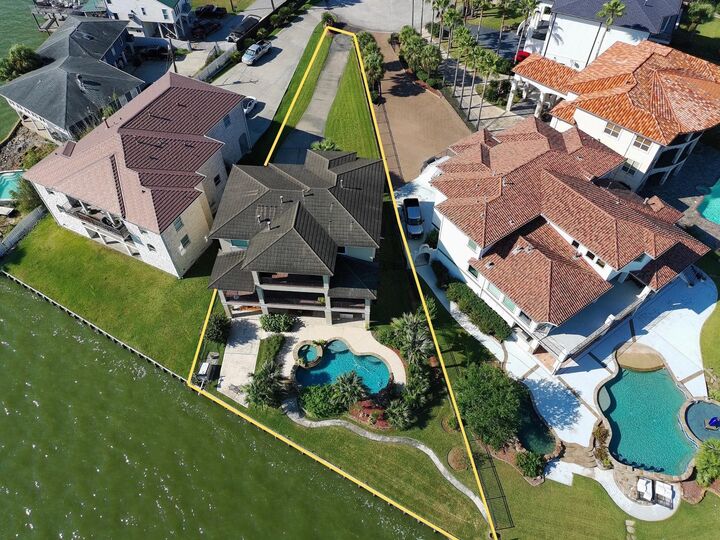 Property Photo:  2242 Marina Way  TX 77565 
