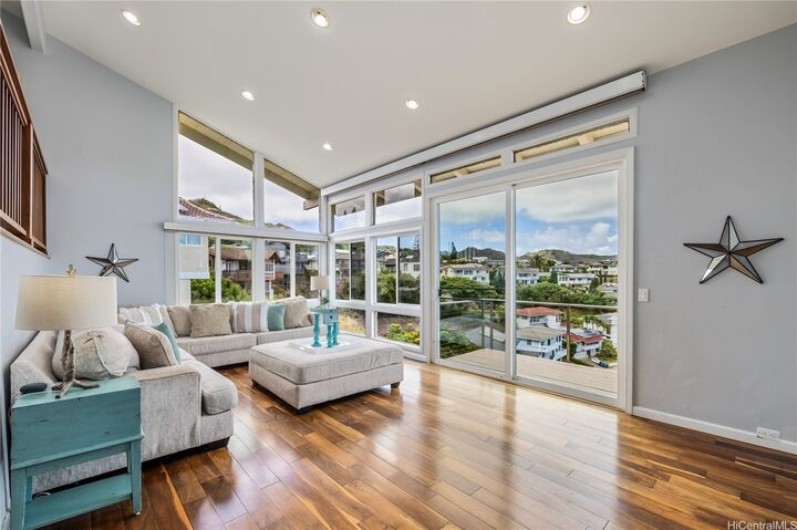 Property Photo: 1048 Kaupaku Place HI 96825