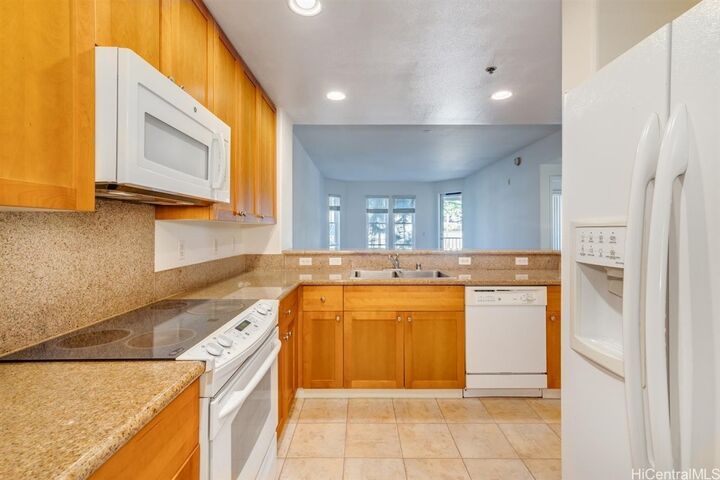 Property Photo: 520 Lunalilo Home Road 7104 HI 96825